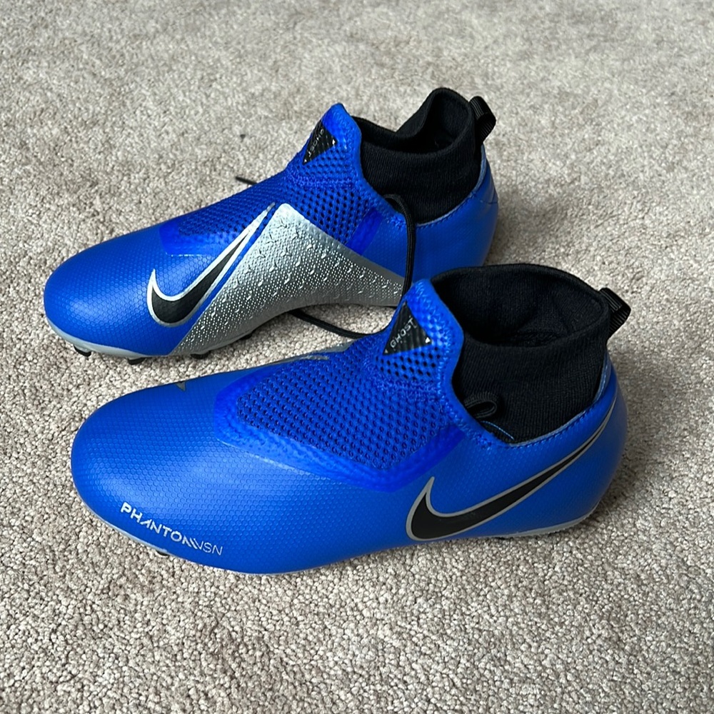 NWOT Nike Phantom Soccer Cleats
